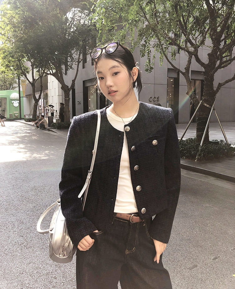 Korean-style short blue tweed jacket – youthful look