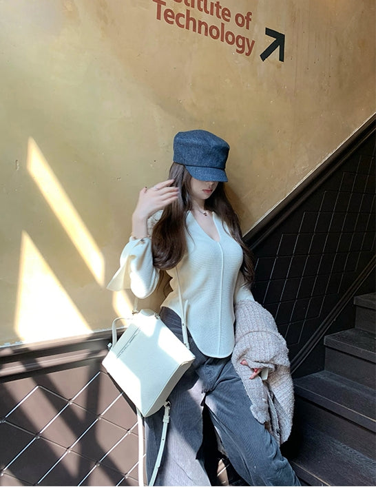 Solid Color Slim Fit V-Neck Knit Top