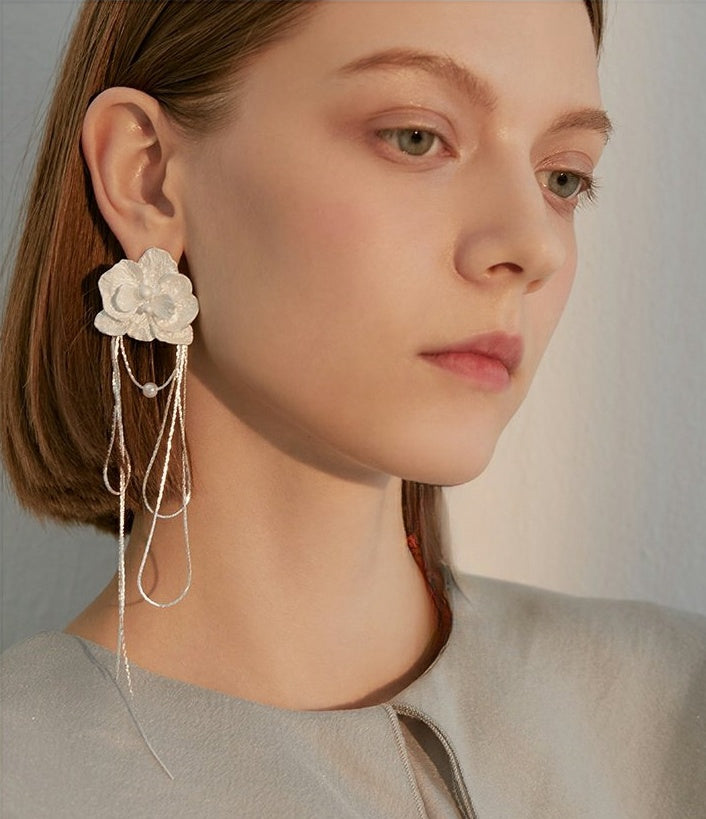 French-style Tassel White Camellia Earring (Single Side)