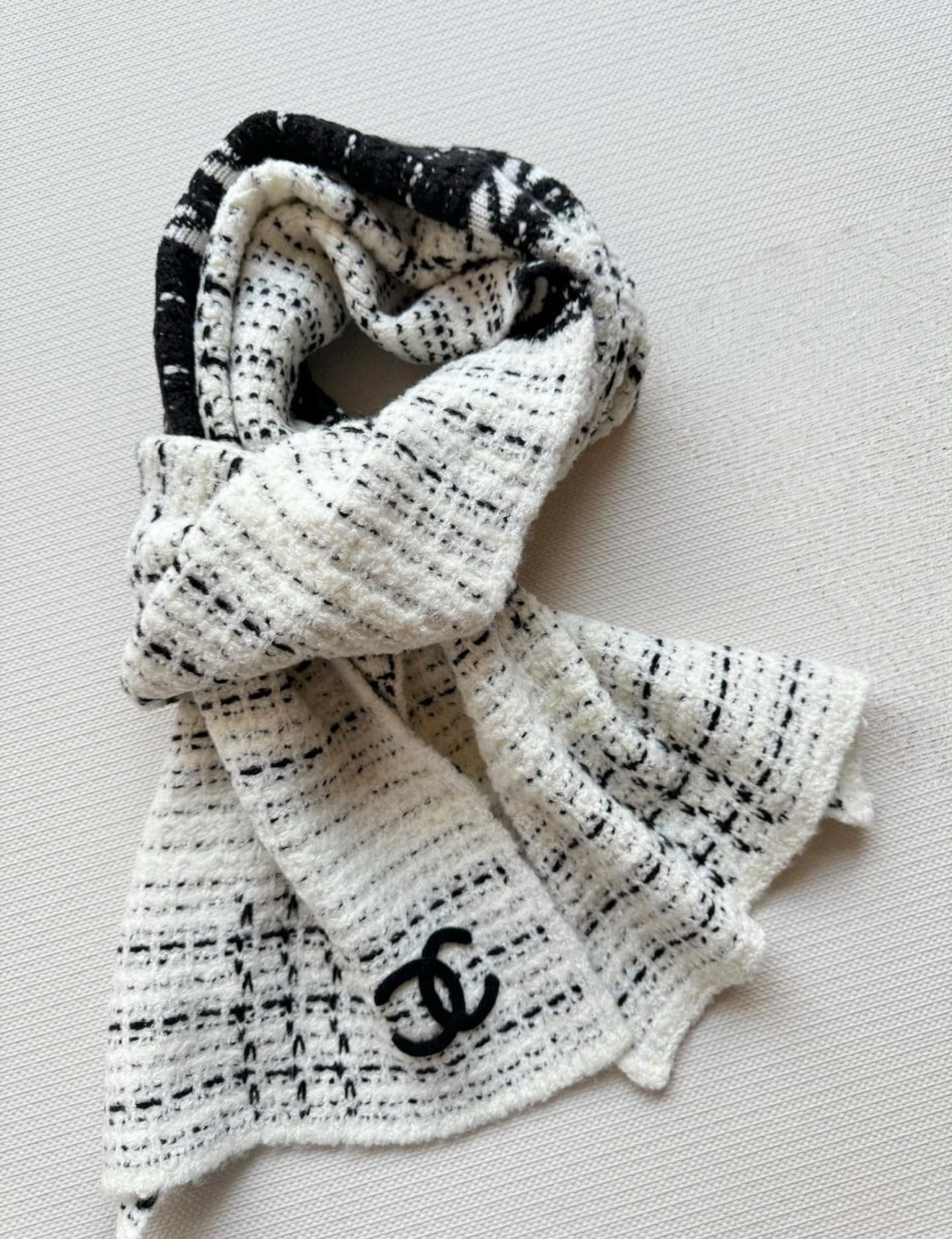 Inspired Black & White Contrast Wool Knit Scarf (Gift Boxed)