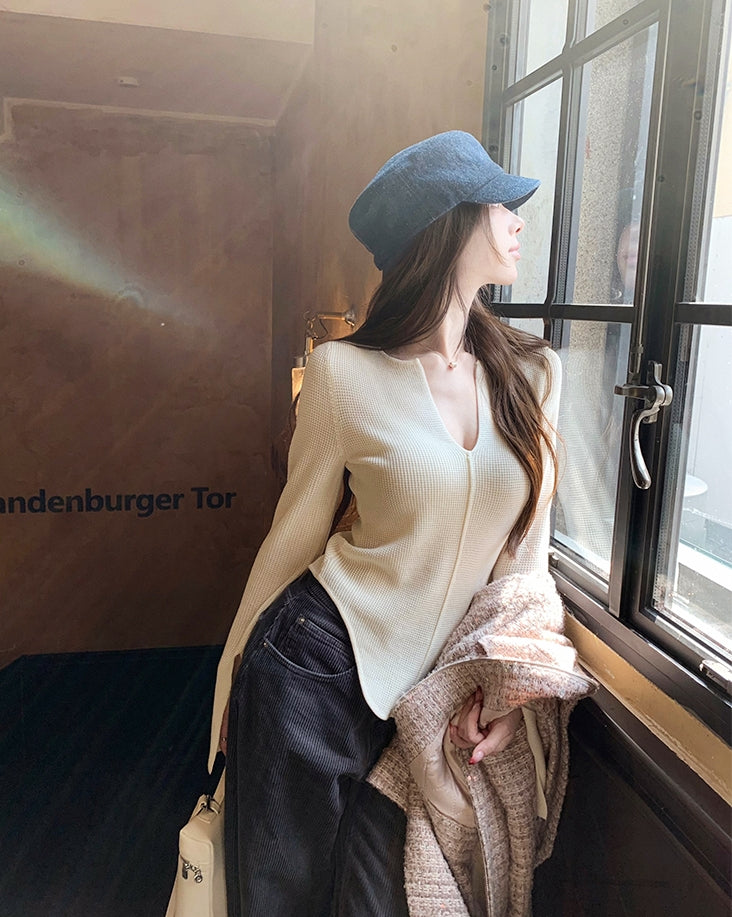 Solid Color Slim Fit V-Neck Knit Top