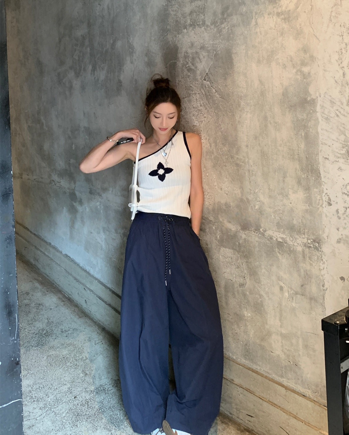 Asymmetrical One-Shoulder Contrast Knit Tank Top