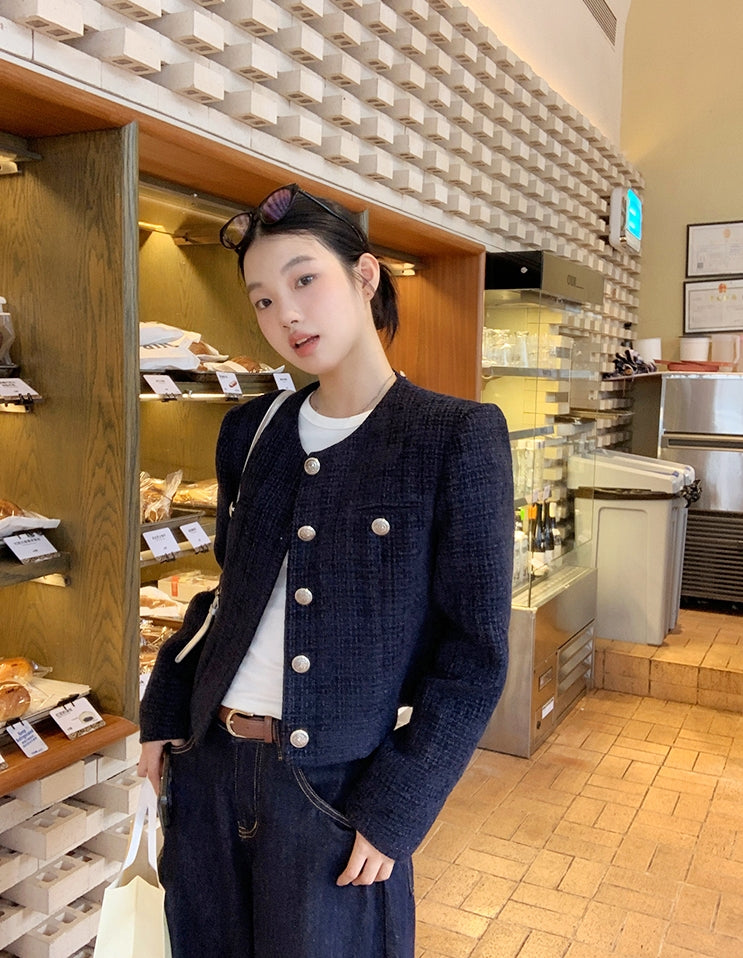Korean-style short blue tweed jacket – youthful look