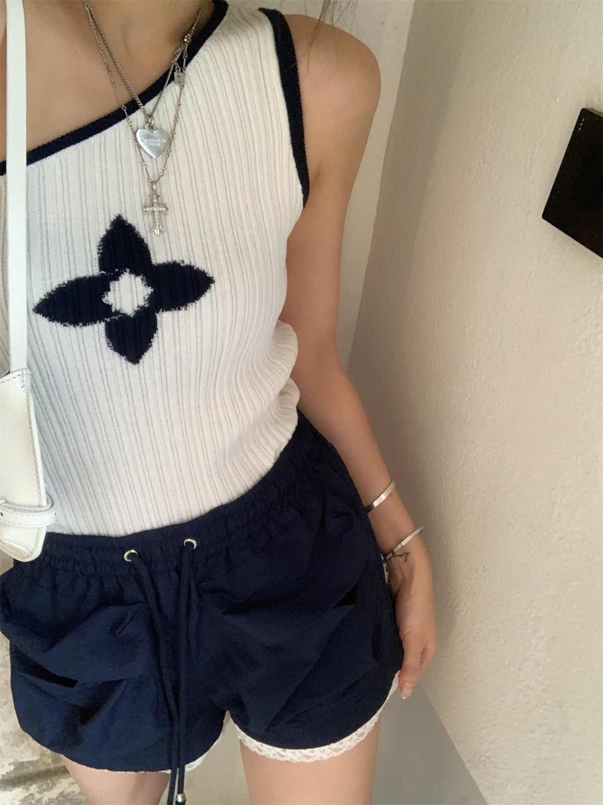 Asymmetrical One-Shoulder Contrast Knit Tank Top