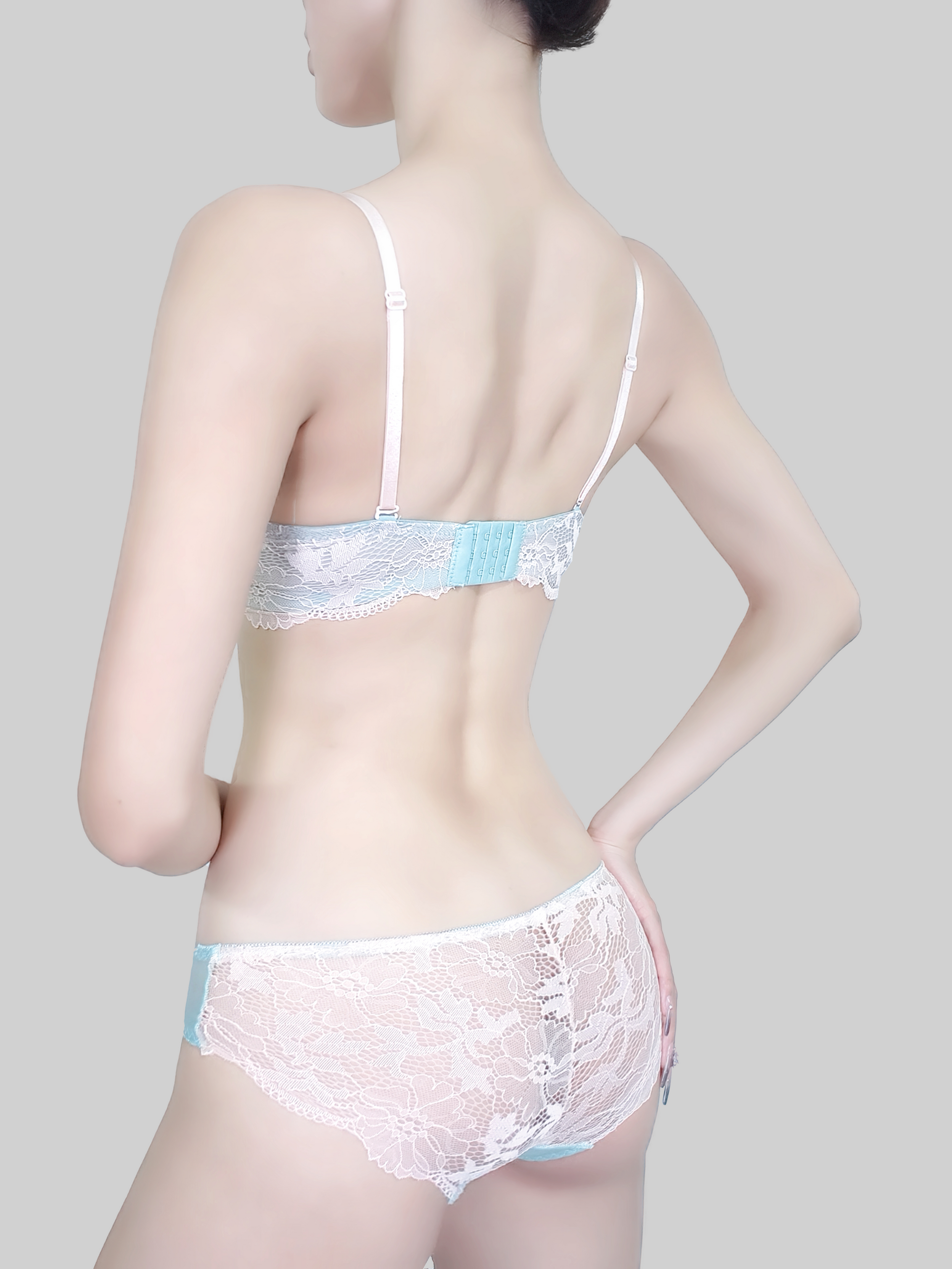 Luxurious and Elegant Lace Deep V Wire-Free Bra
