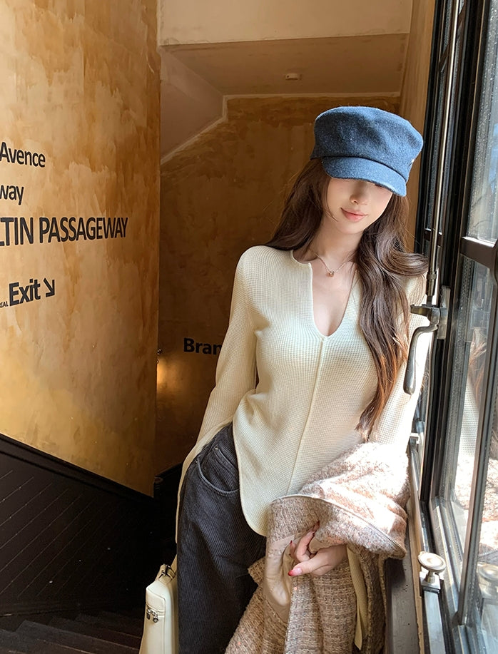 Solid Color Slim Fit V-Neck Knit Top