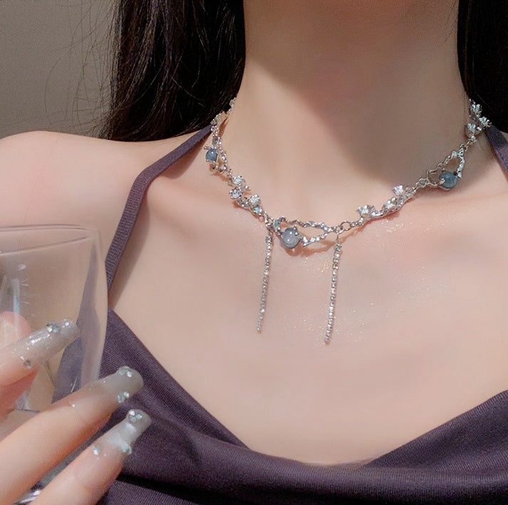 White Moonlight Zircon Niche Designer Collarbone Necklace