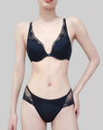 Sexy and Mysterious Lace Front Closure Bra