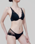 Sexy and Mysterious Lace Front Closure Bra