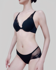 Sexy and Mysterious Lace Front Closure Bra