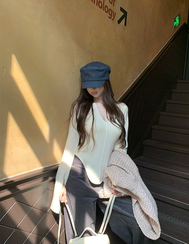 Solid Color Slim Fit V-Neck Knit Top