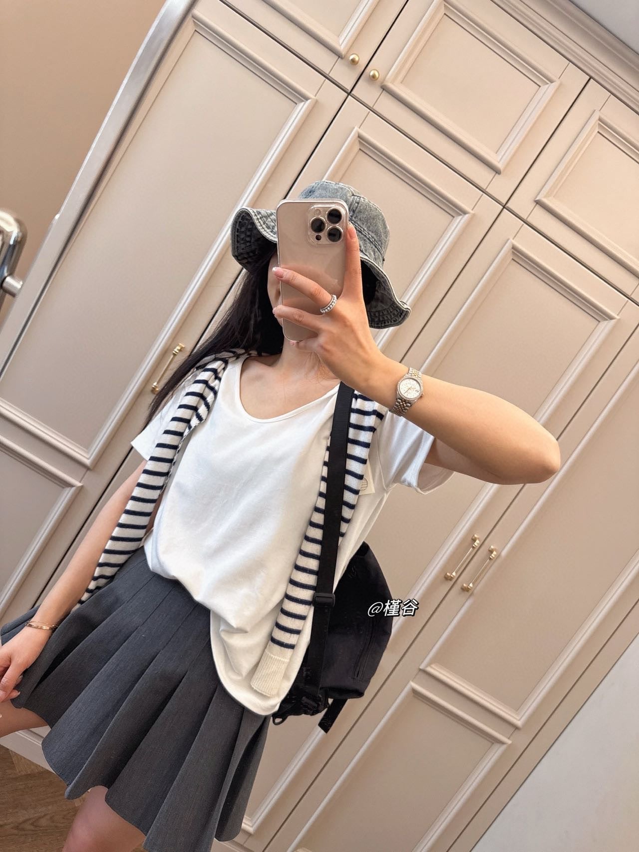 300g Heavyweight Relaxed Drape V-Neck Tee