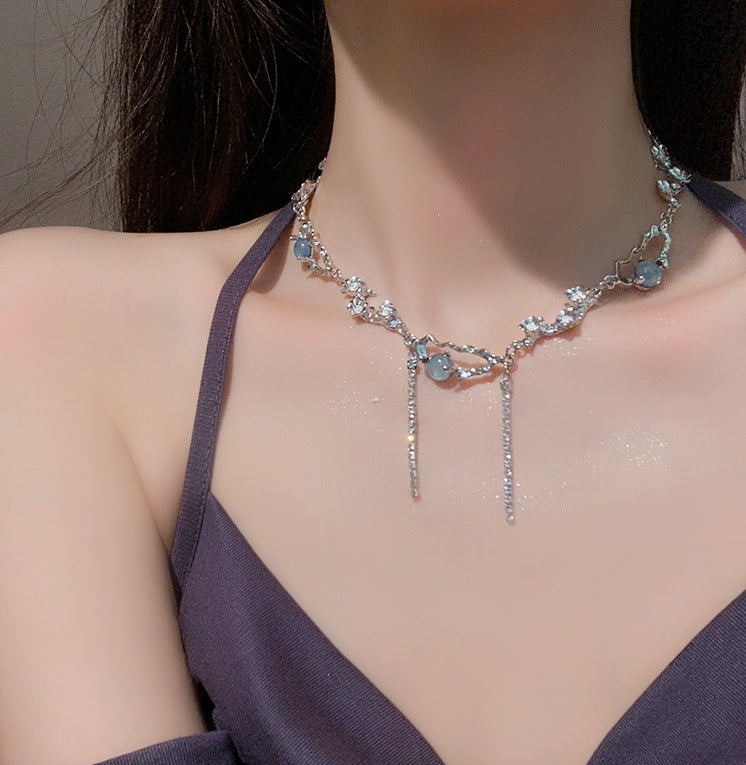 White Moonlight Zircon Niche Designer Collarbone Necklace