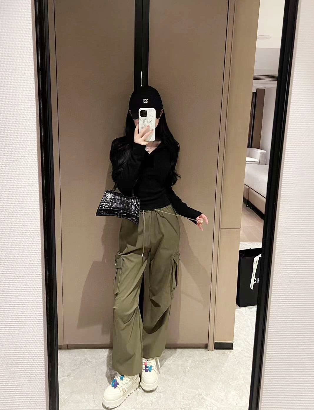 Army Green Cargo Pants with Excellent Fit