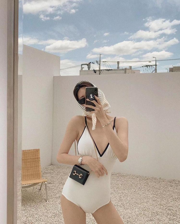 Ins Style Slimming One-Piece With a Bare Back