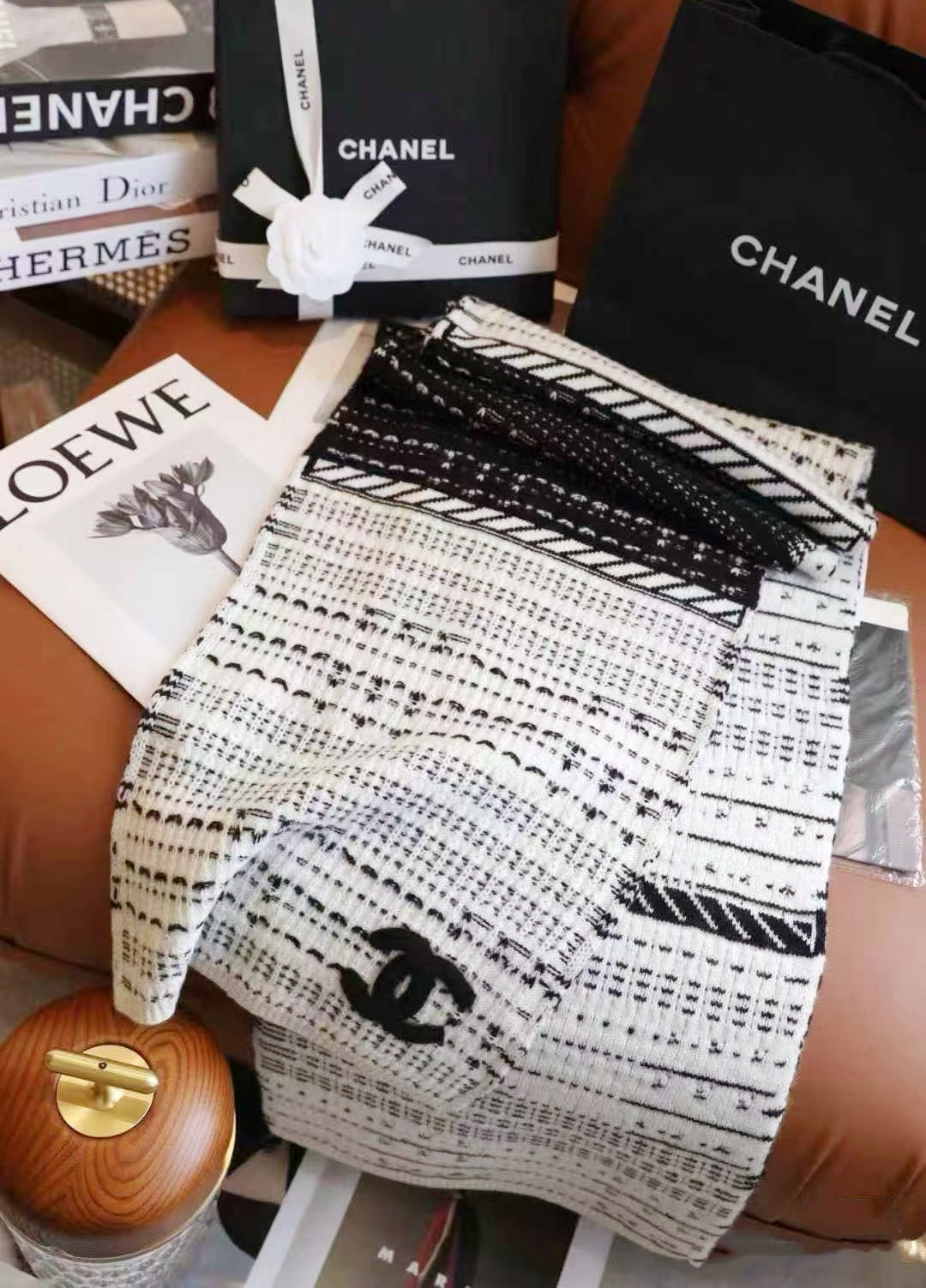 Inspired Black & White Contrast Wool Knit Scarf (Gift Boxed)