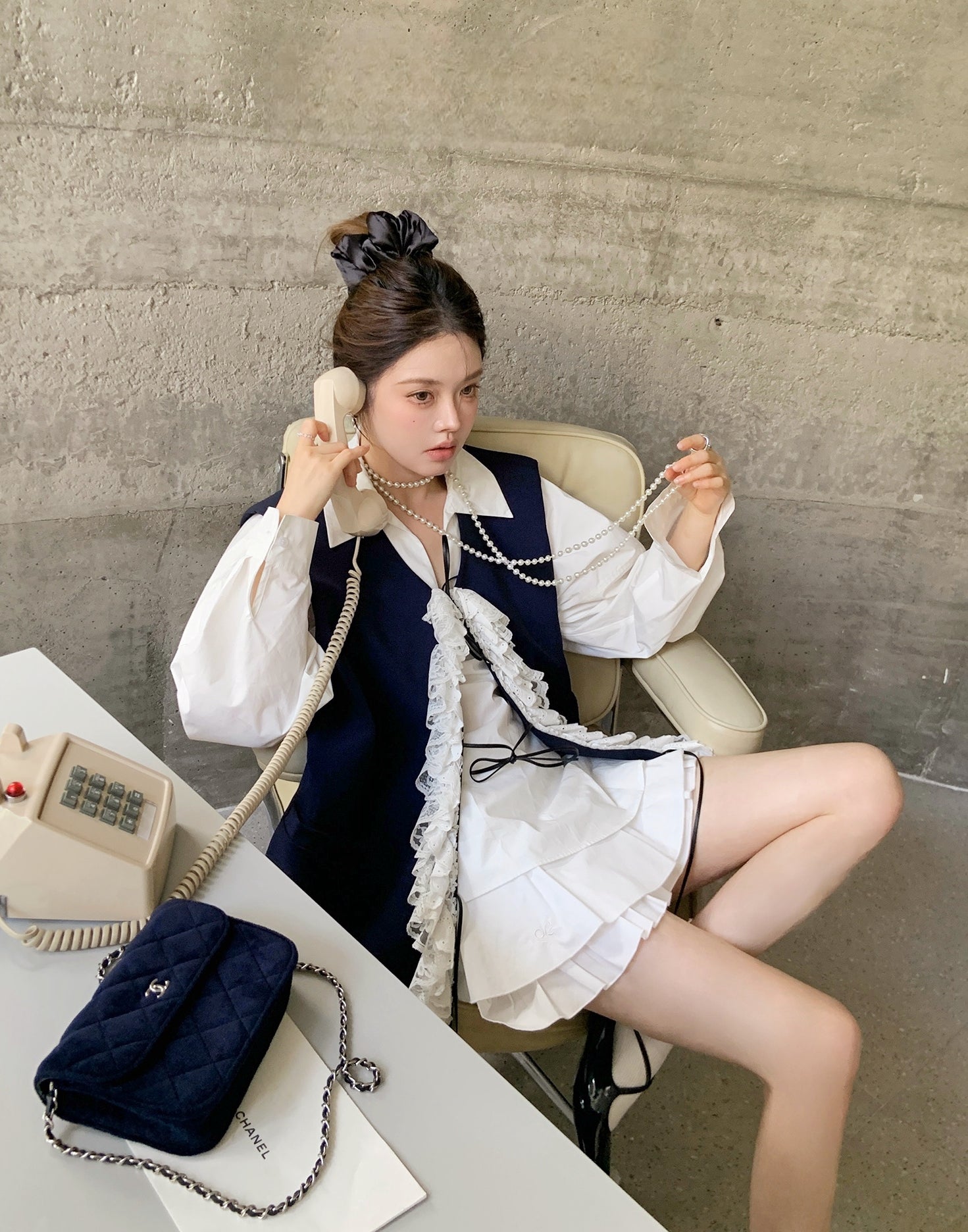 Vintage Contrast-Trim Sleeveless Lace Vest