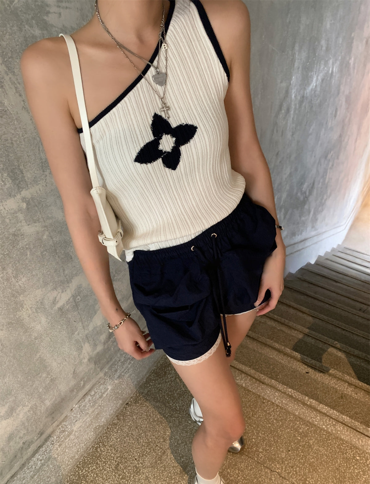 Asymmetrical One-Shoulder Contrast Knit Tank Top
