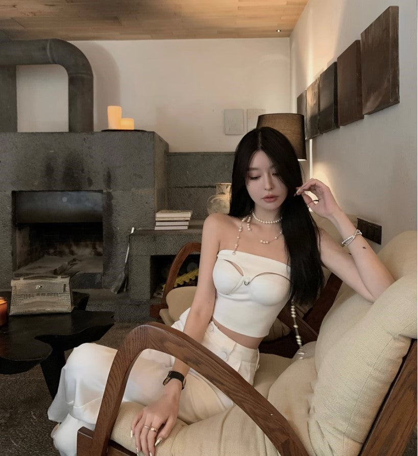 Hottie Style With a Hollowed Out Top
