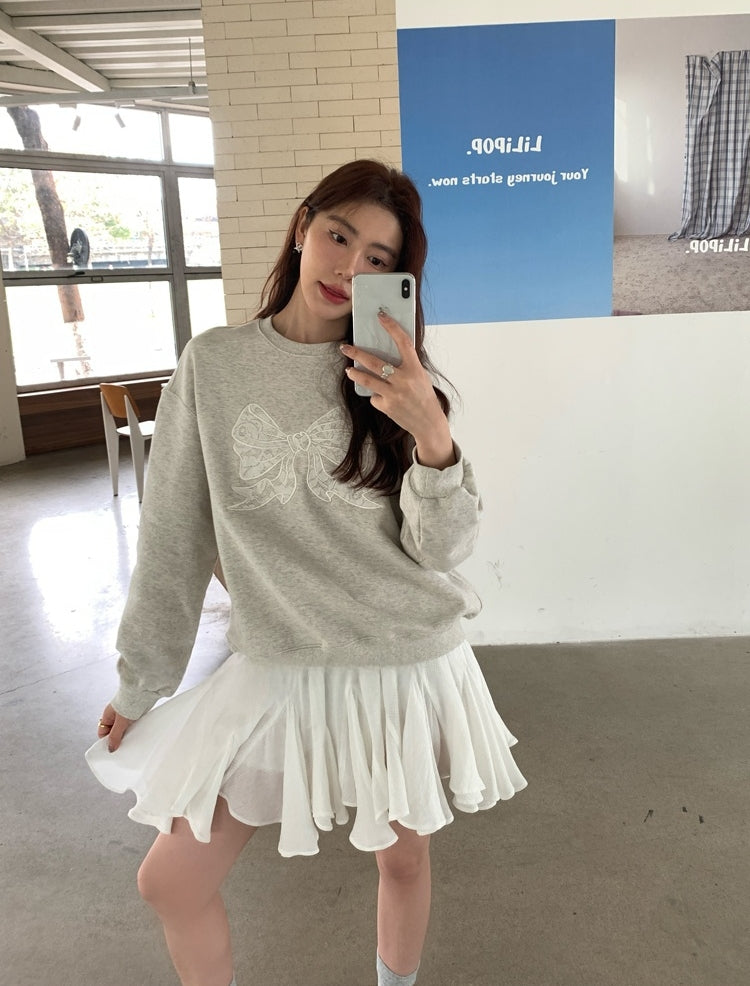 Korean-Style Relaxed Sweatshirt with Lace Bow Detail