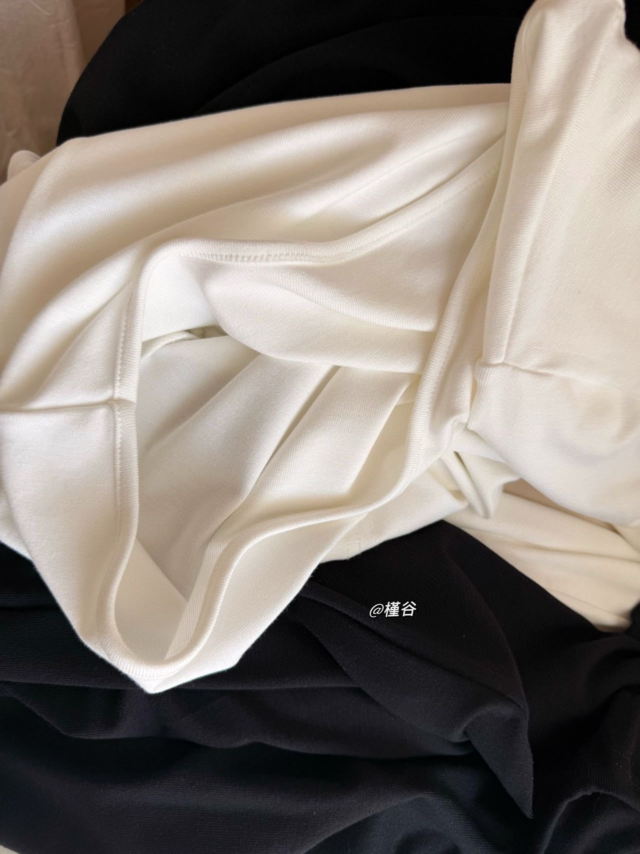 300g Heavyweight Relaxed Drape V-Neck Tee