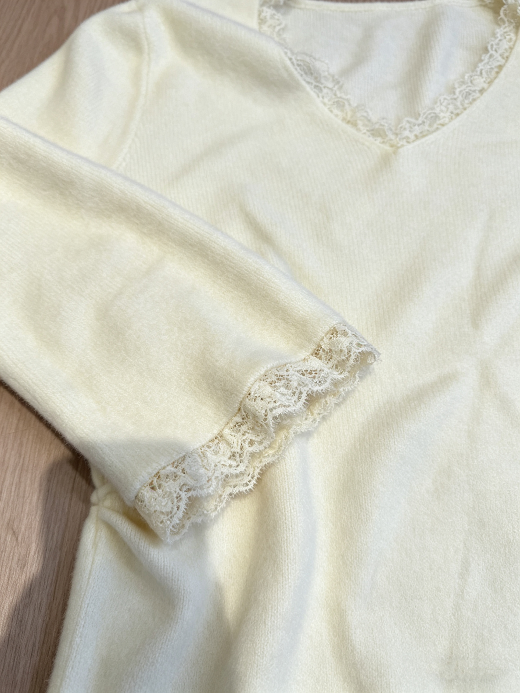 Korean-Style Lace V-Neck Knit Top (Copy)