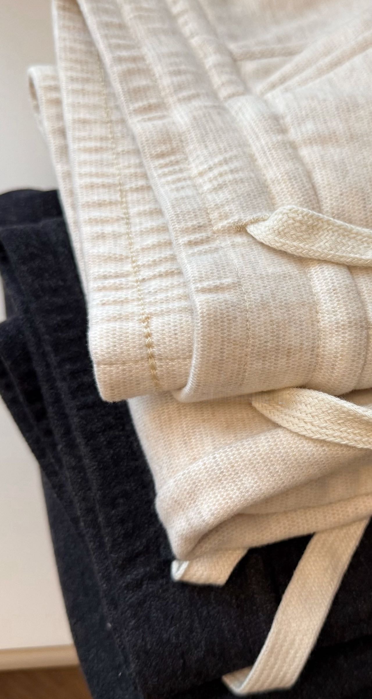 Acetate Wool-Protein Fleece Curved-Leg Pants