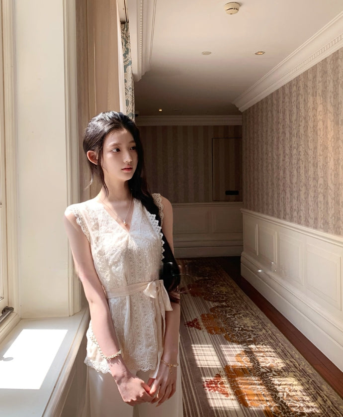 Vintage-style lace jacquard top