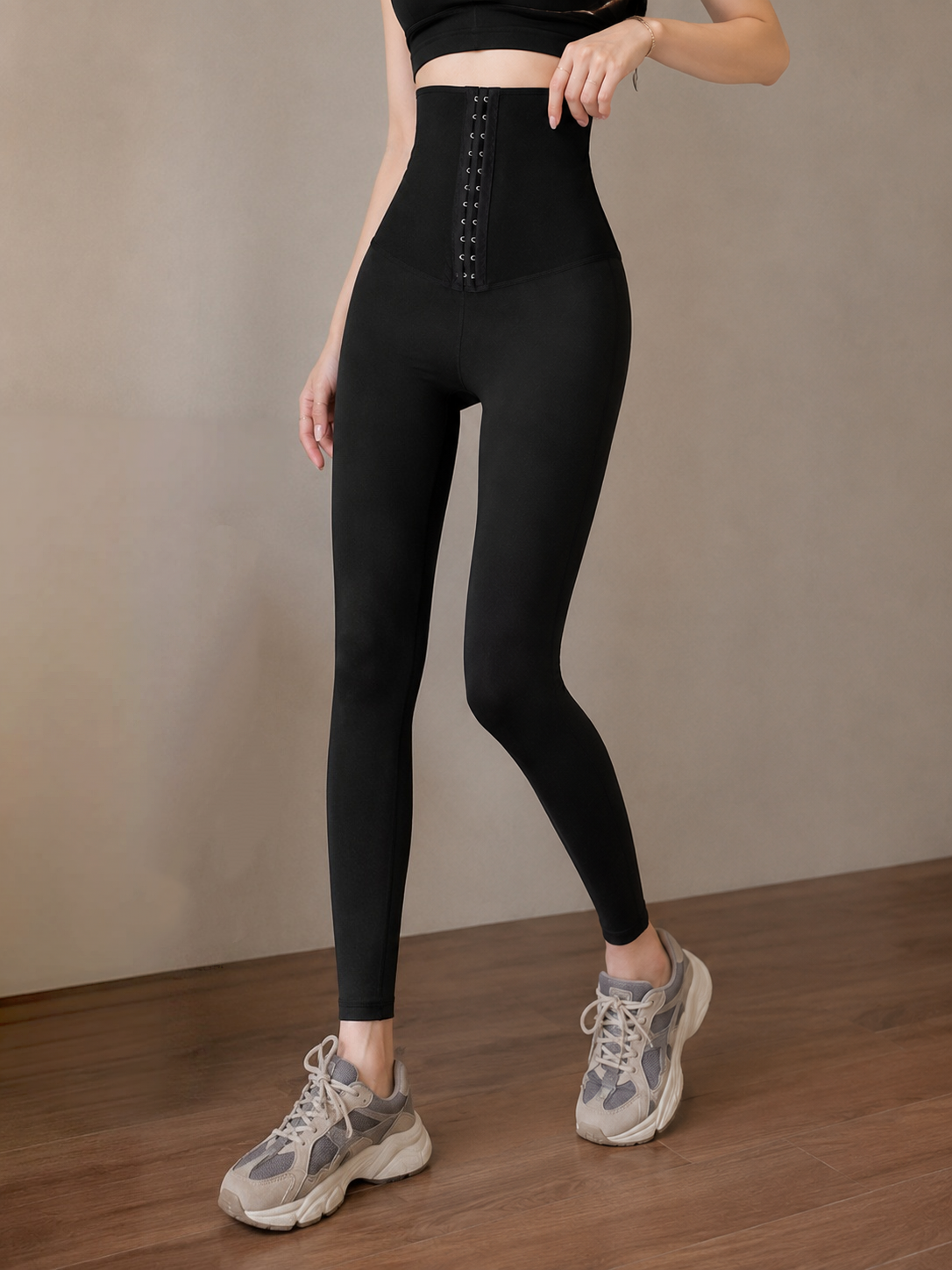An Updated Version of Lightening Slim Pants With Hip Corset
