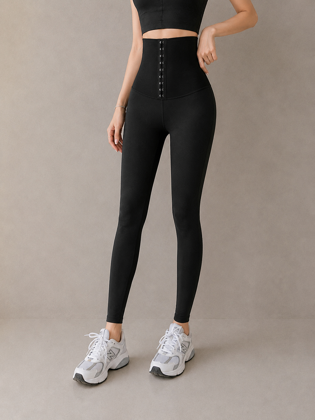An Updated Version of Lightening Slim Pants With Hip Corset