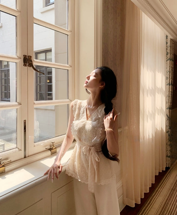 Vintage-style lace jacquard top