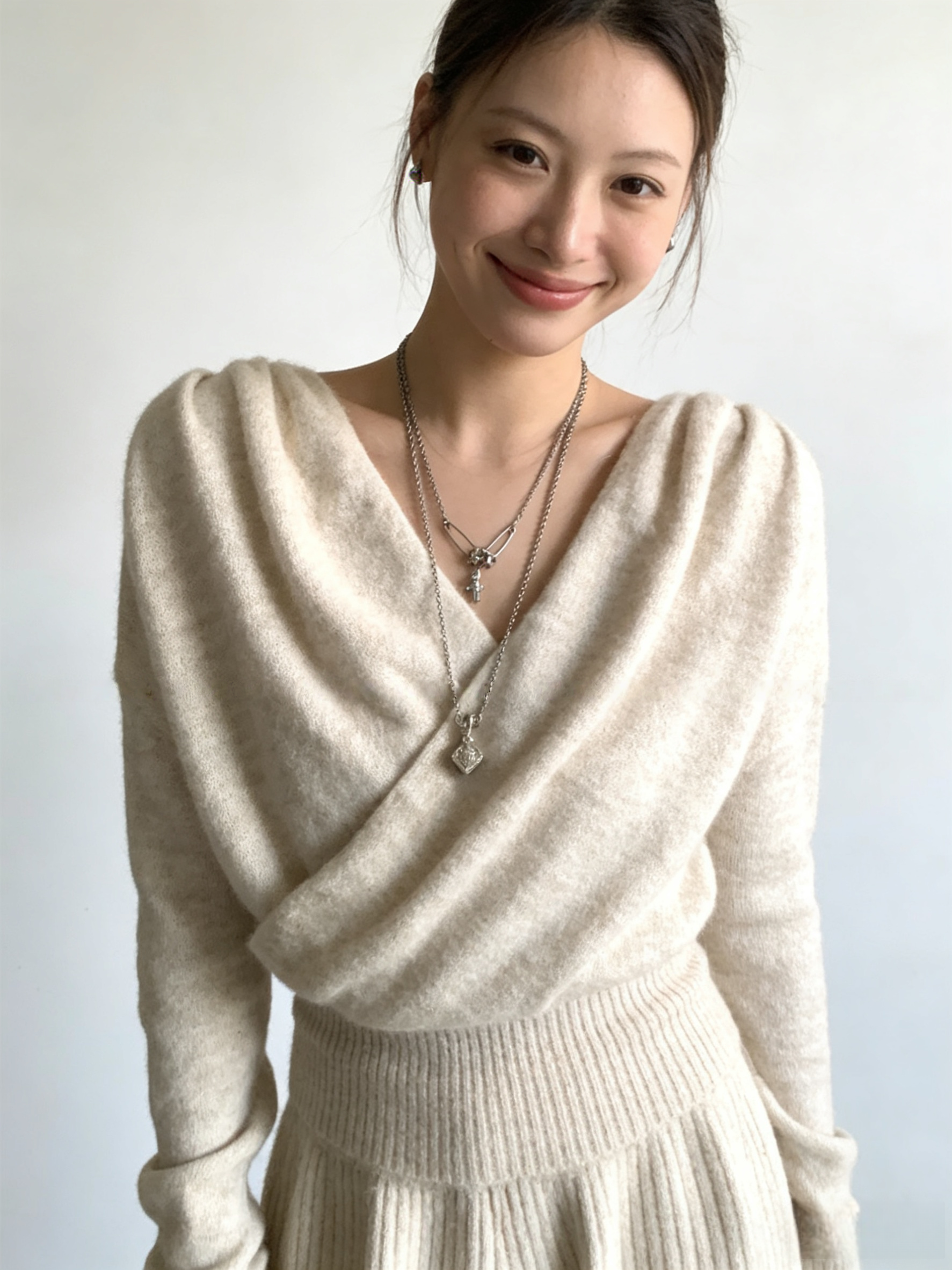 Relaxed V-neck crossover knit set