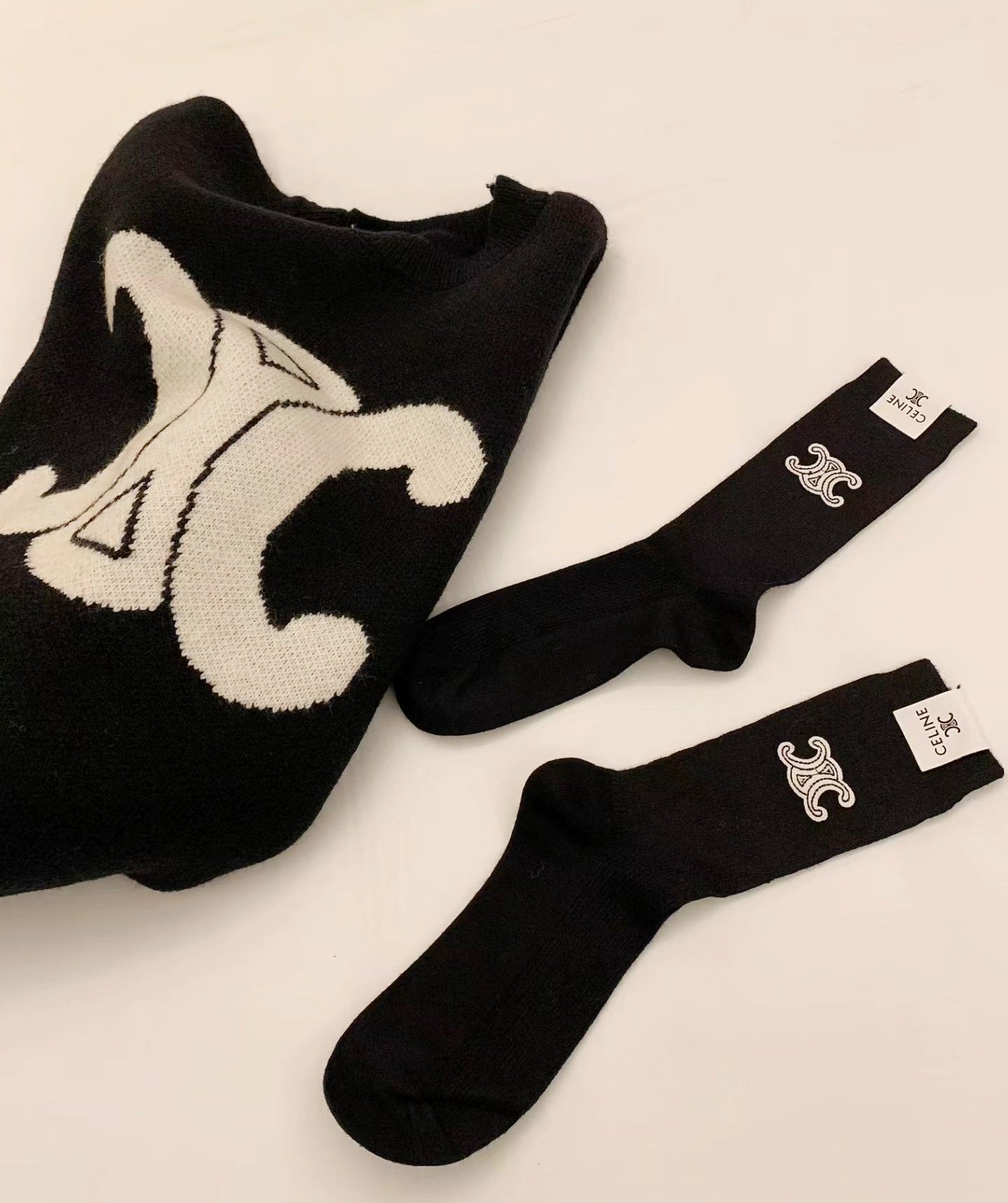 Triomphe Contrast Logo Knit Sweater with socks