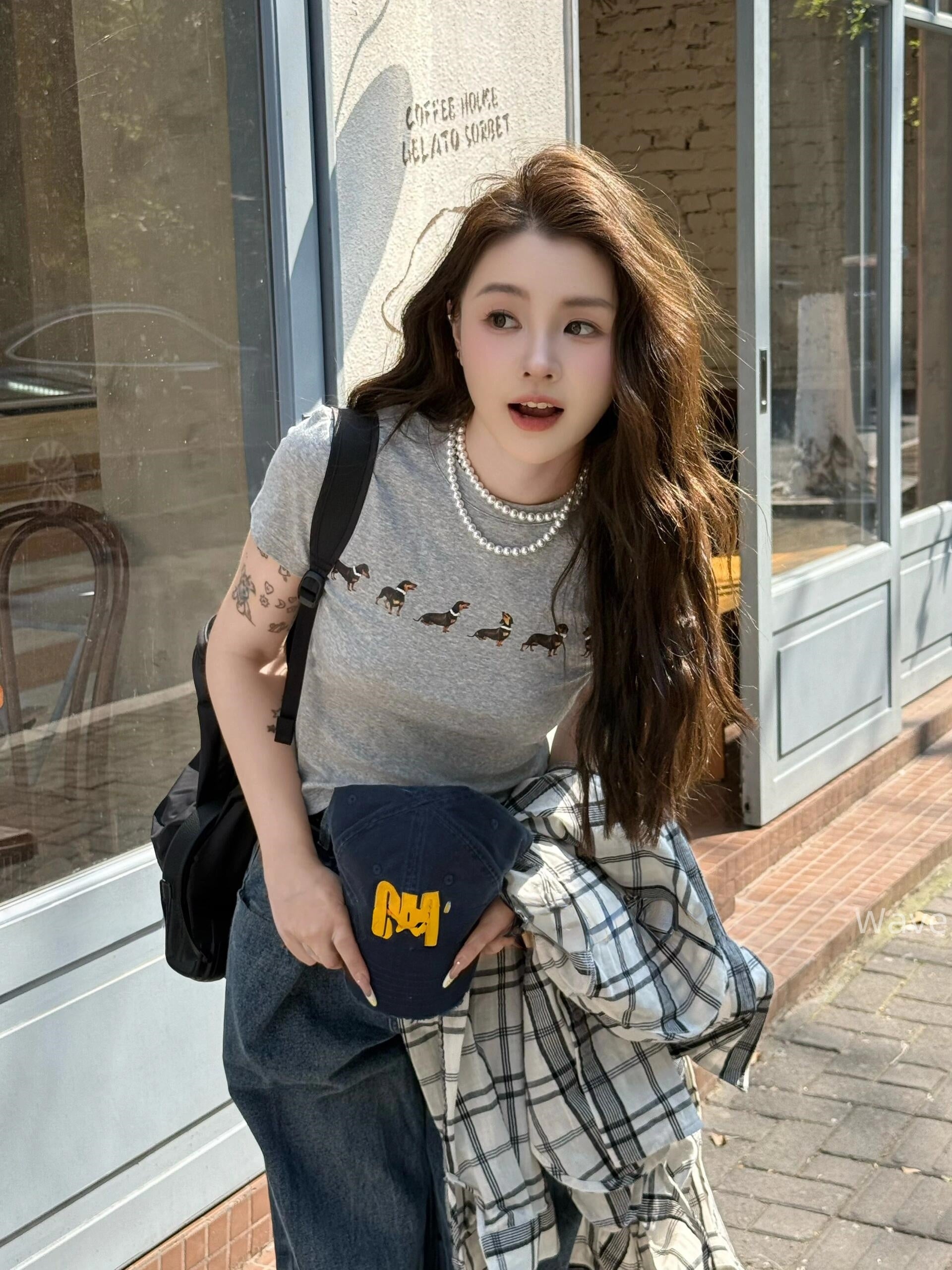 MARKGONG Jennie Style Pearl Dachshund Fitted Tee