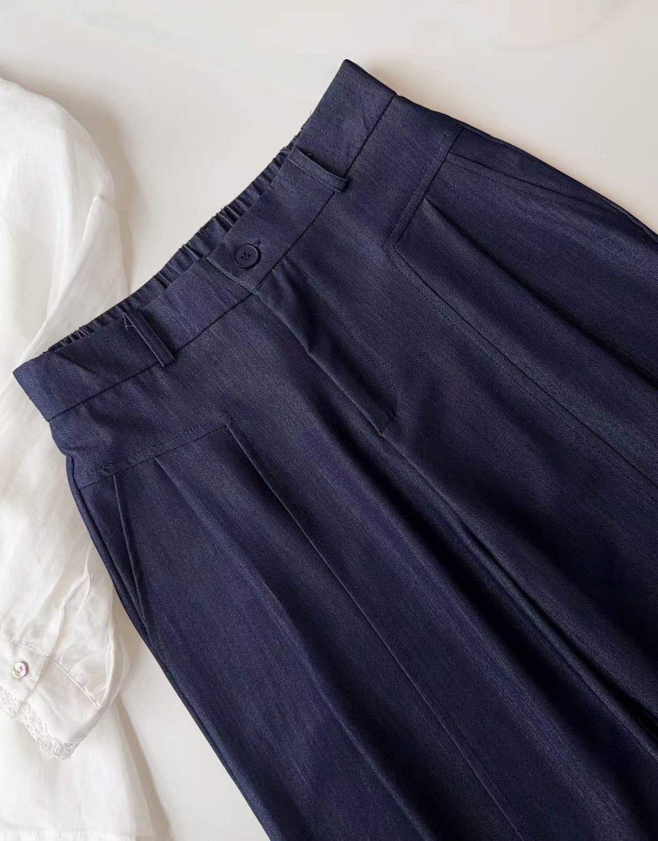 Old Money High-Waisted Wide-Leg Jeans