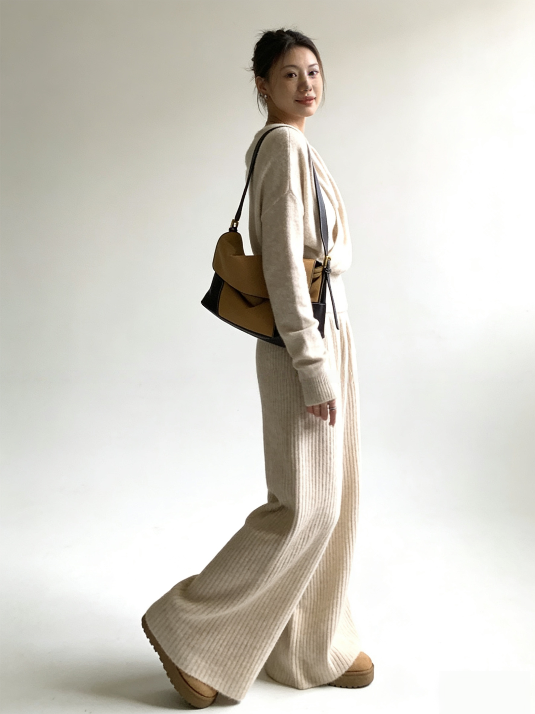 Relaxed V-neck crossover knit set