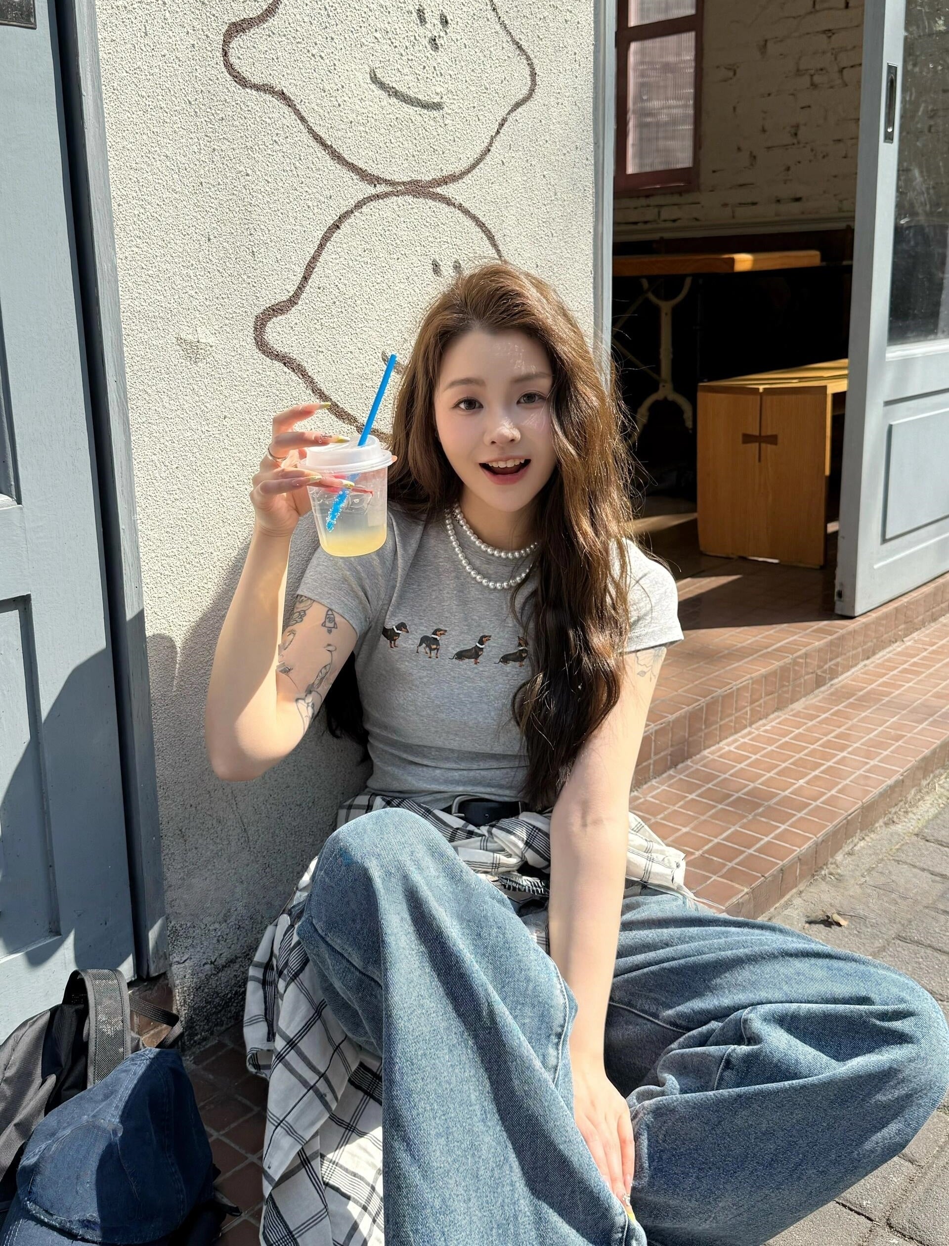 MARKGONG Jennie Style Pearl Dachshund Fitted Tee