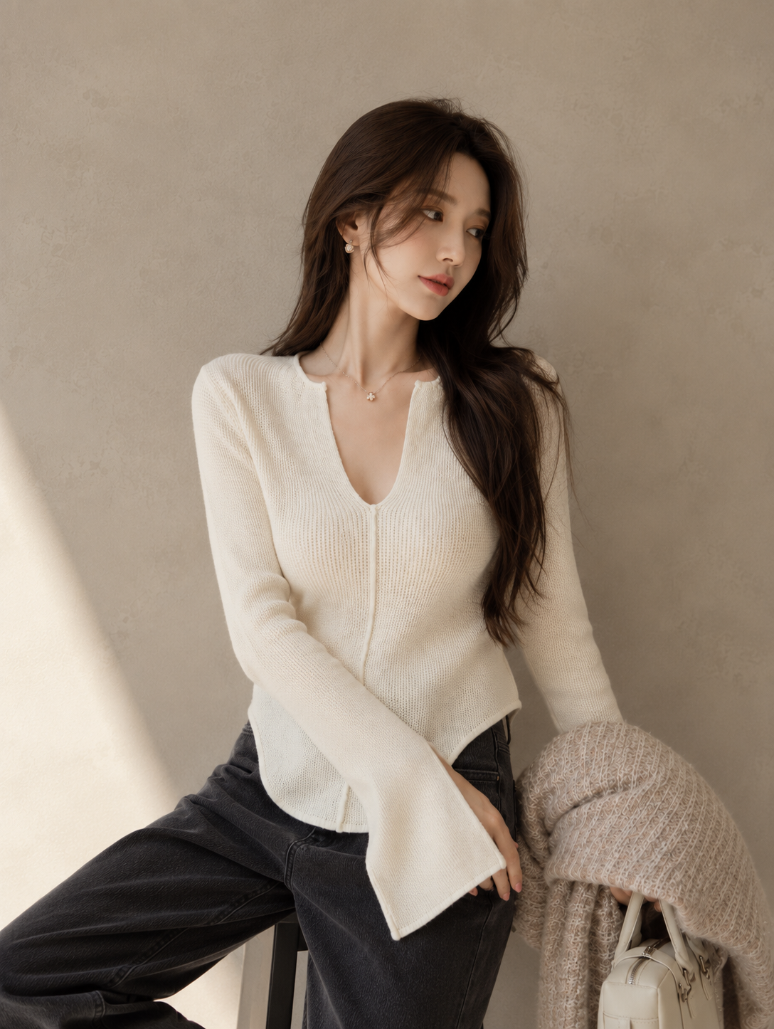 Solid Color Slim Fit V-Neck Knit Top