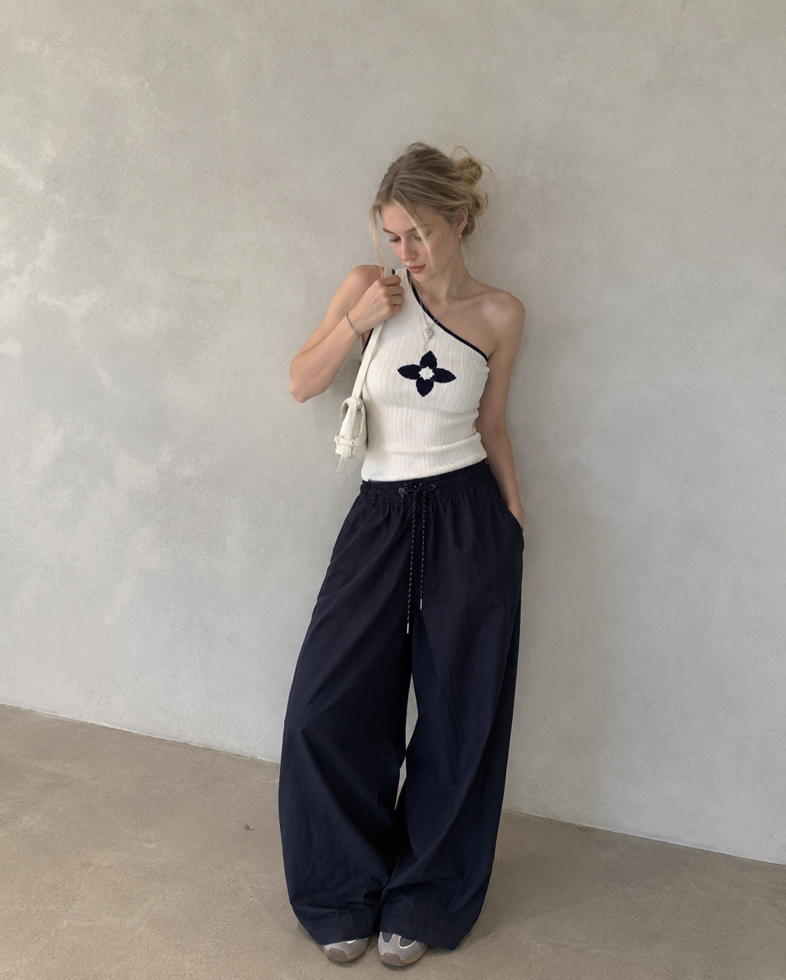 Asymmetrical One-Shoulder Contrast Knit Tank Top