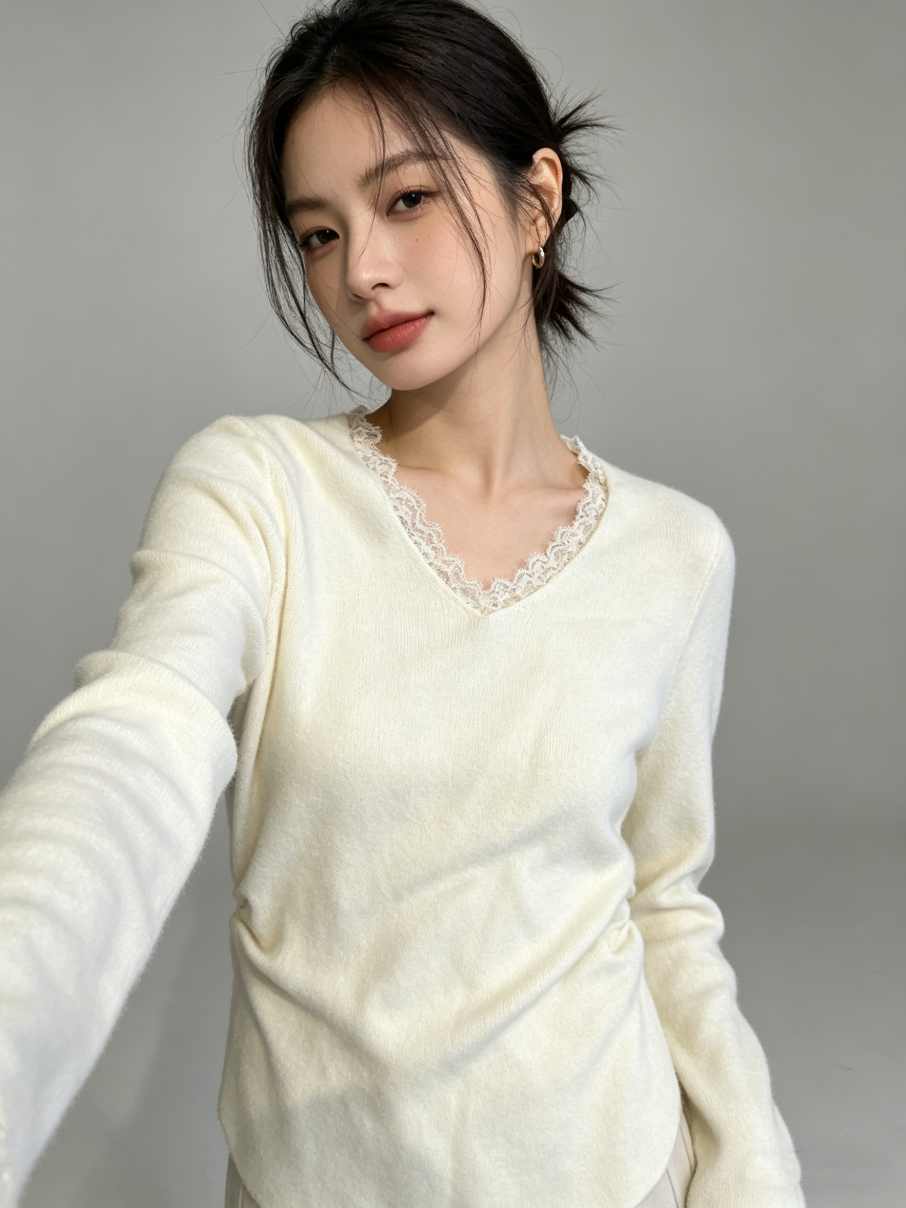 Korean-Style Lace V-Neck Knit Top (Copy)