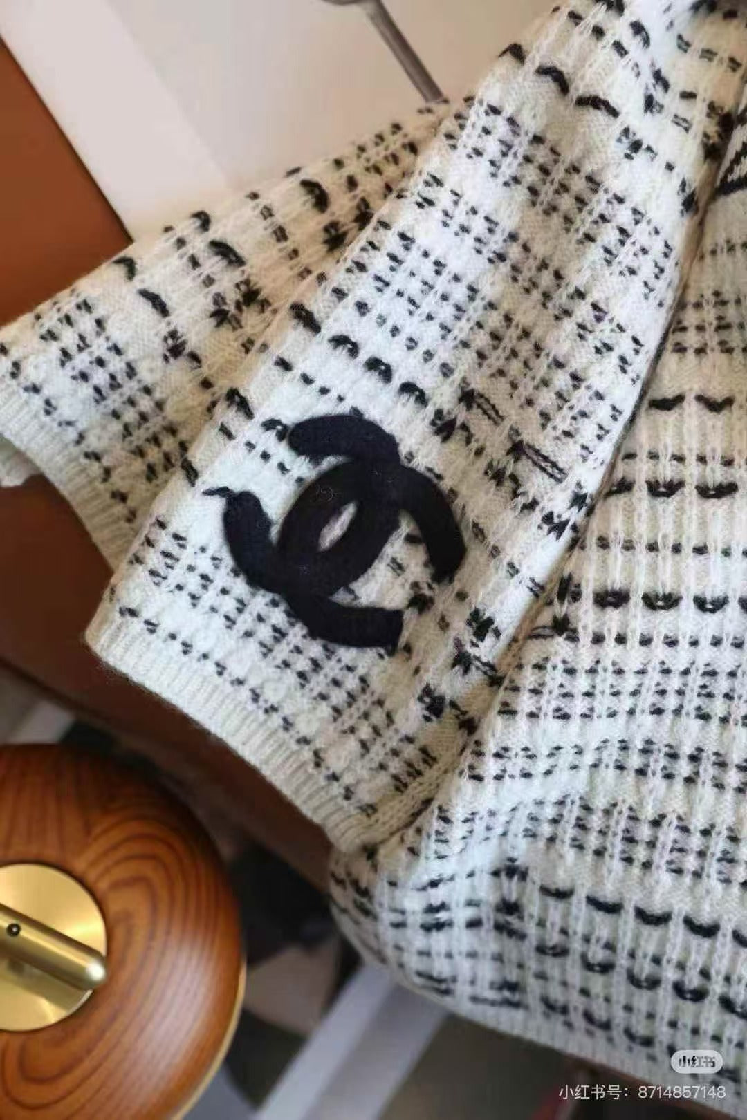 Inspired Black &amp;amp; White Contrast Wool Knit Scarf (Gift Boxed)