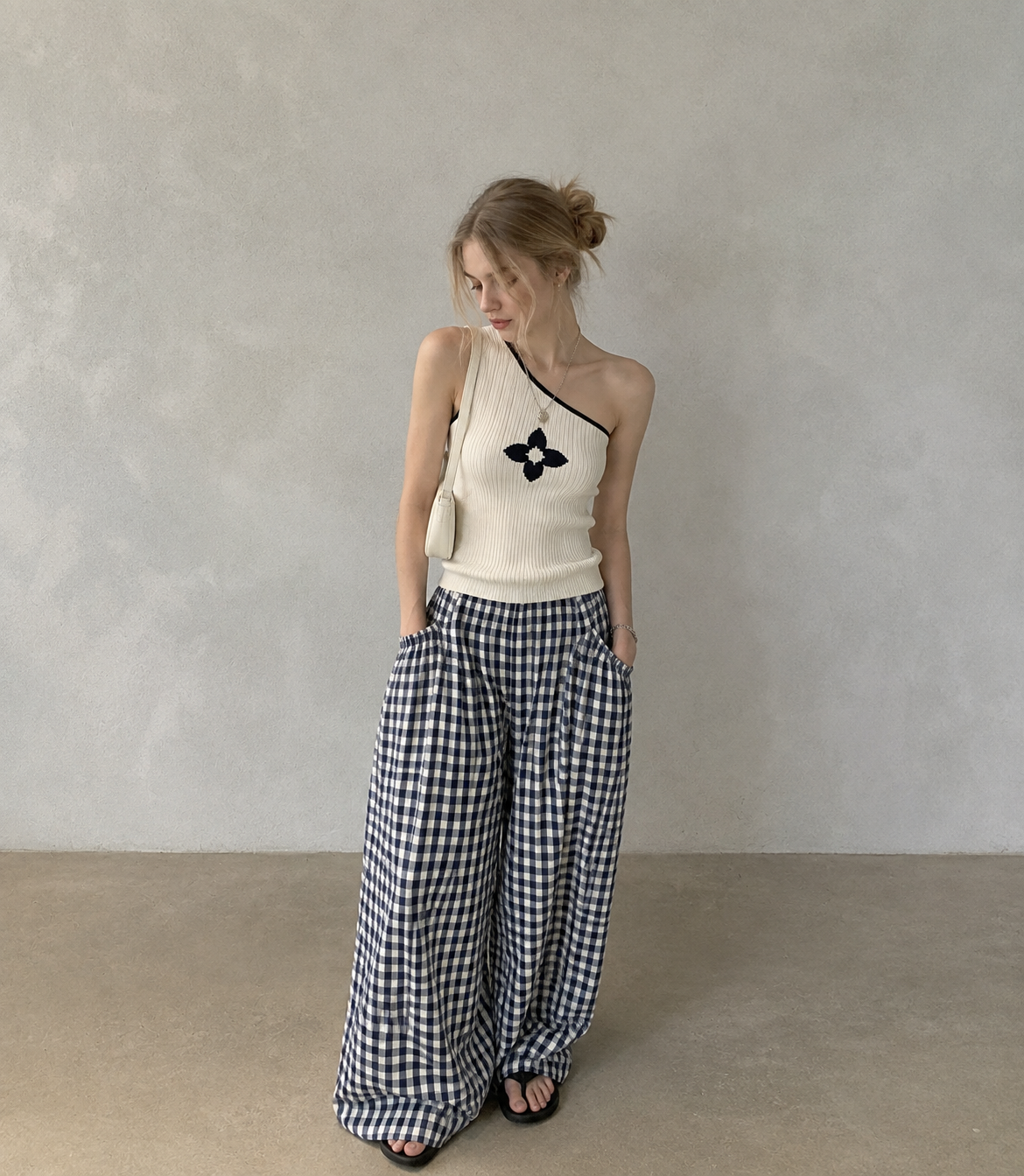 Asymmetrical One-Shoulder Contrast Knit Tank Top