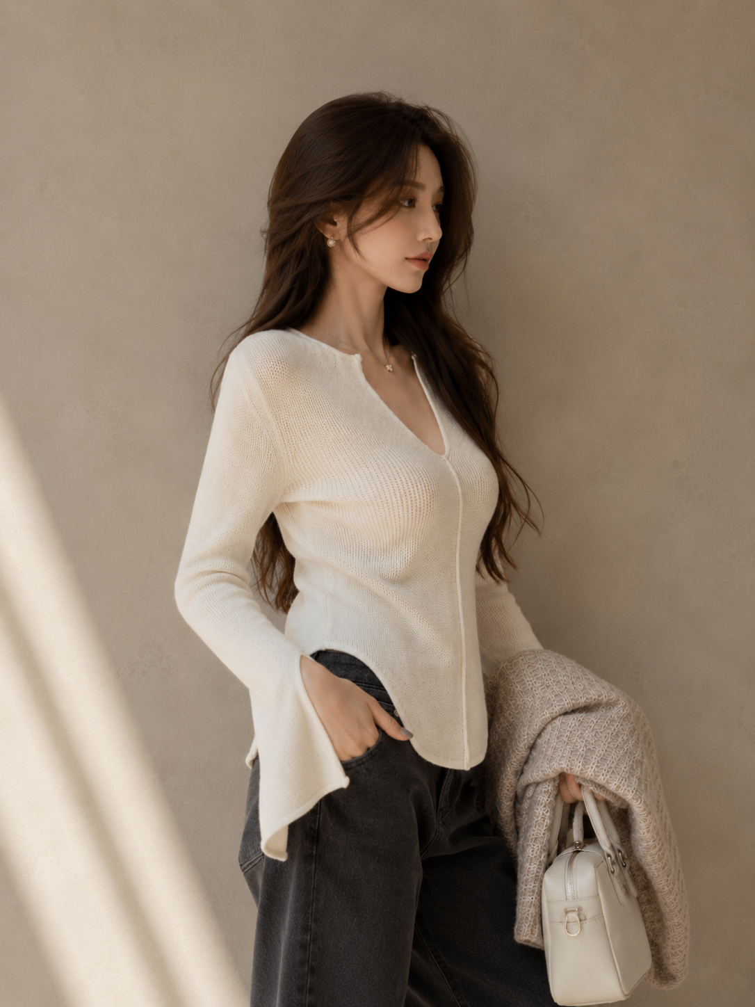 Solid Color Slim Fit V-Neck Knit Top