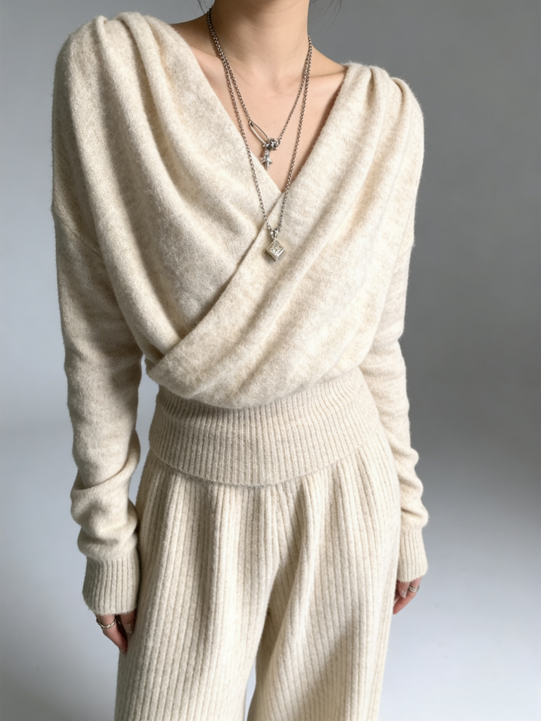 Relaxed V-neck crossover knit set