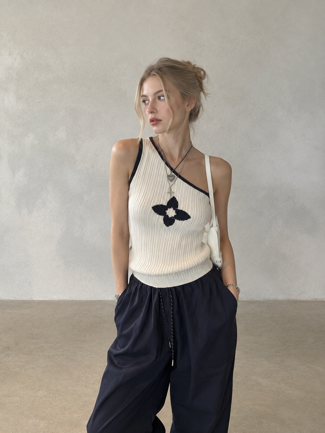 Asymmetrical One-Shoulder Contrast Knit Tank Top