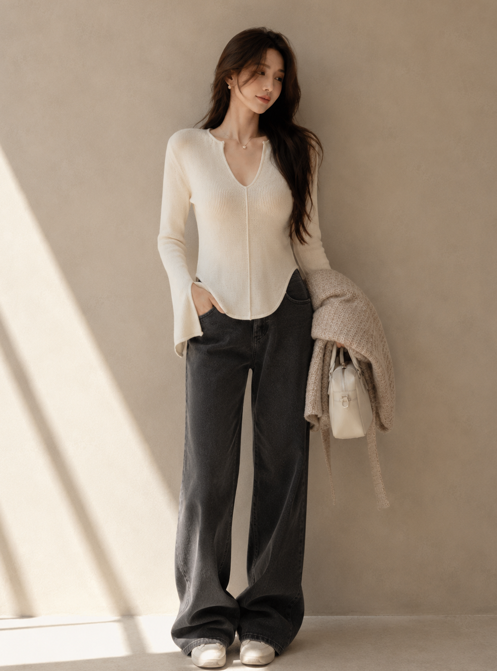 Solid Color Slim Fit V-Neck Knit Top