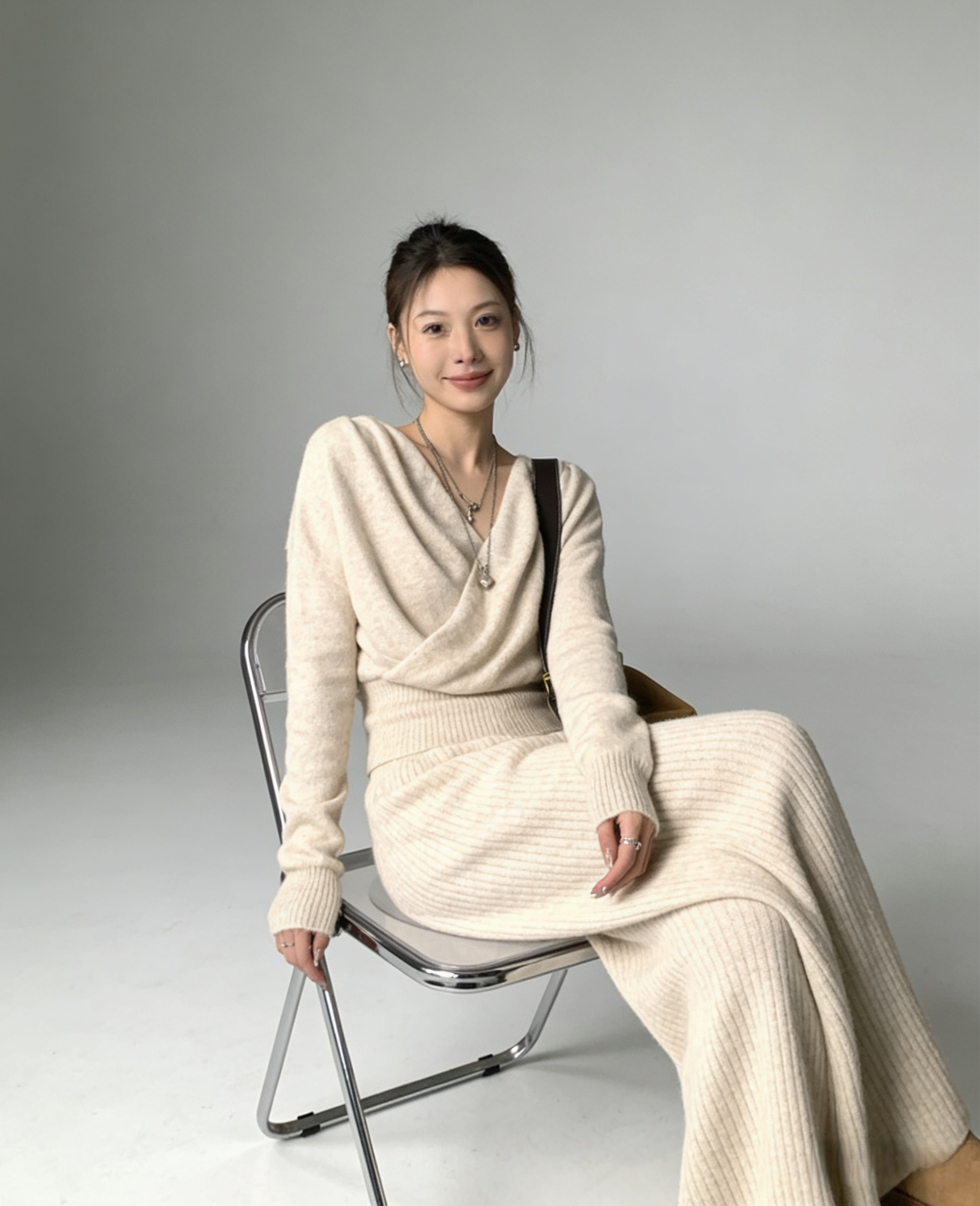 Relaxed V-neck crossover knit set