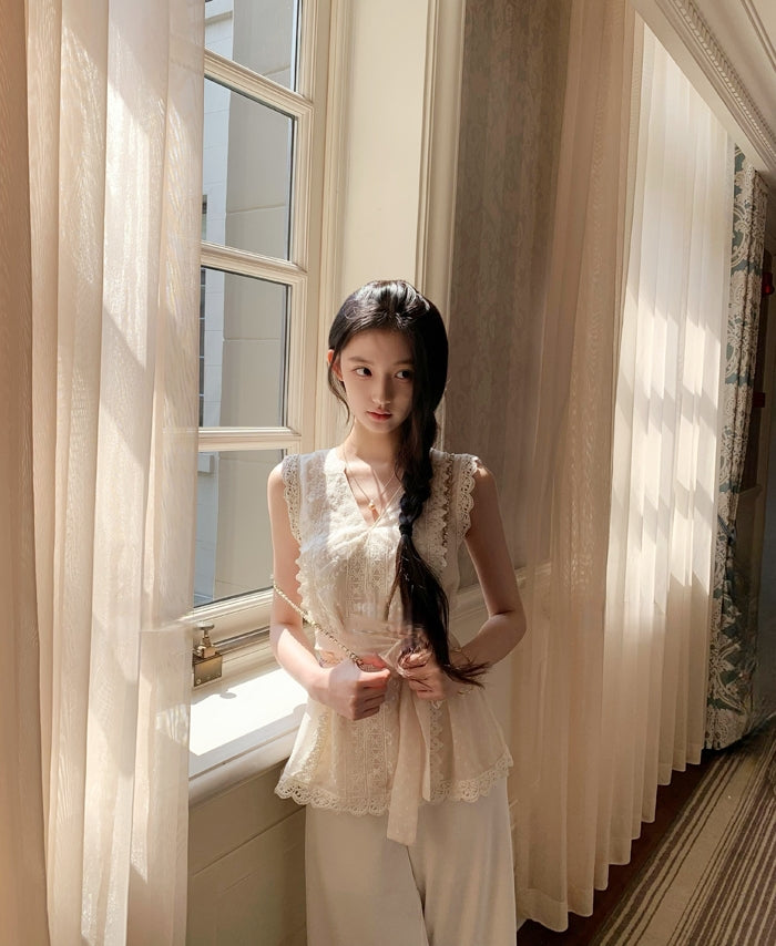 Vintage-style lace jacquard top