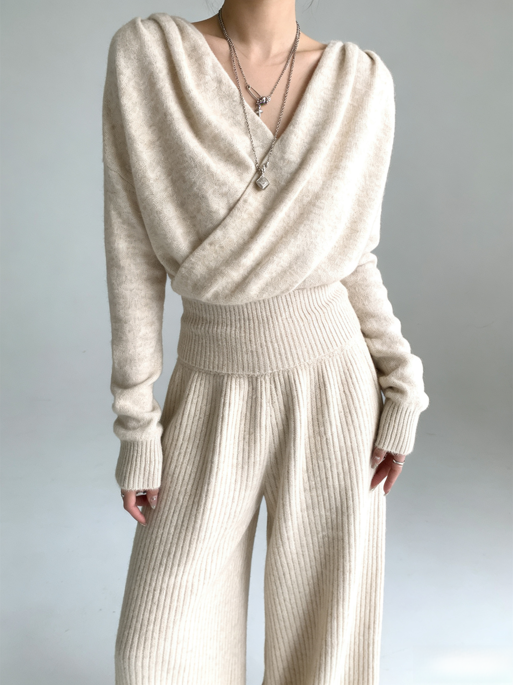 Relaxed V-neck crossover knit set