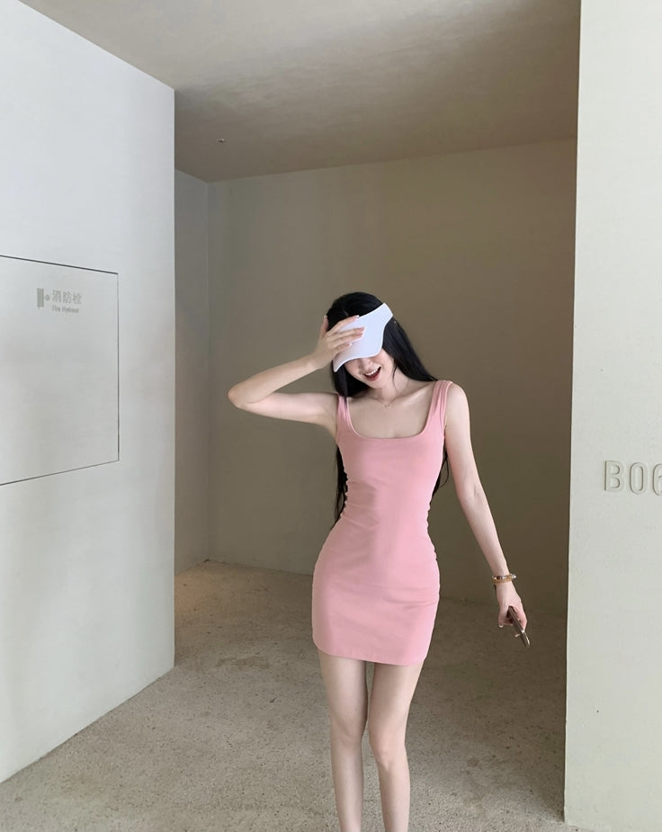 Spicy minimal square-neck tank dress